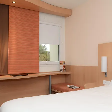 Ibis Centre Hotel 3*