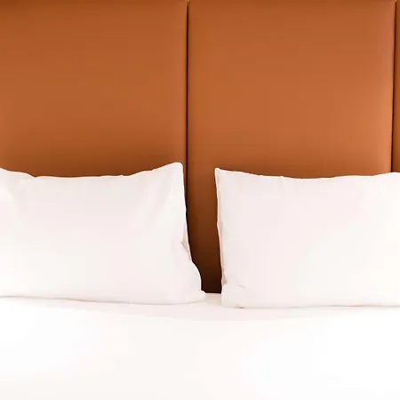 Ibis Port De Plaisance Hotel 3*