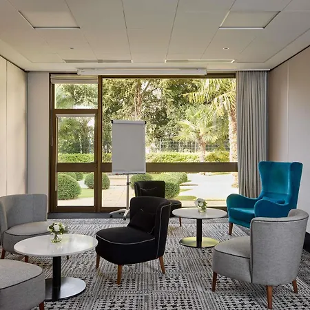 Ibis Centre Hotel 3*