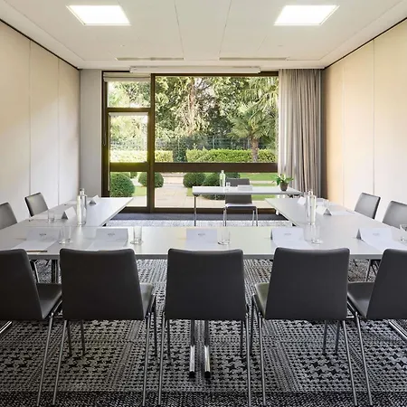 Ibis Centre 3*