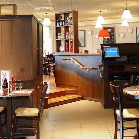 Ibis Port De Plaisance מלון קאין