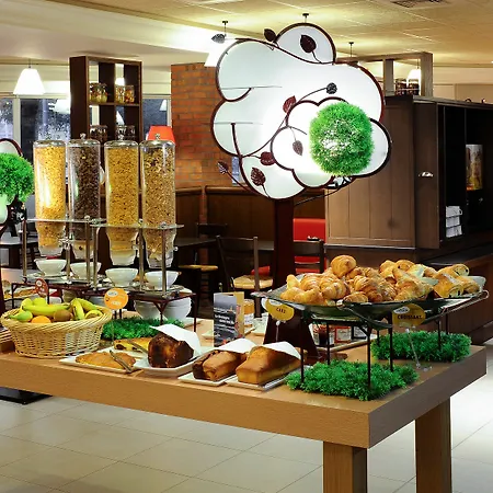 Ibis Port De Plaisance 3*